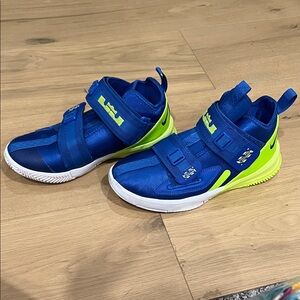 LeBron Boys Basketball shoes